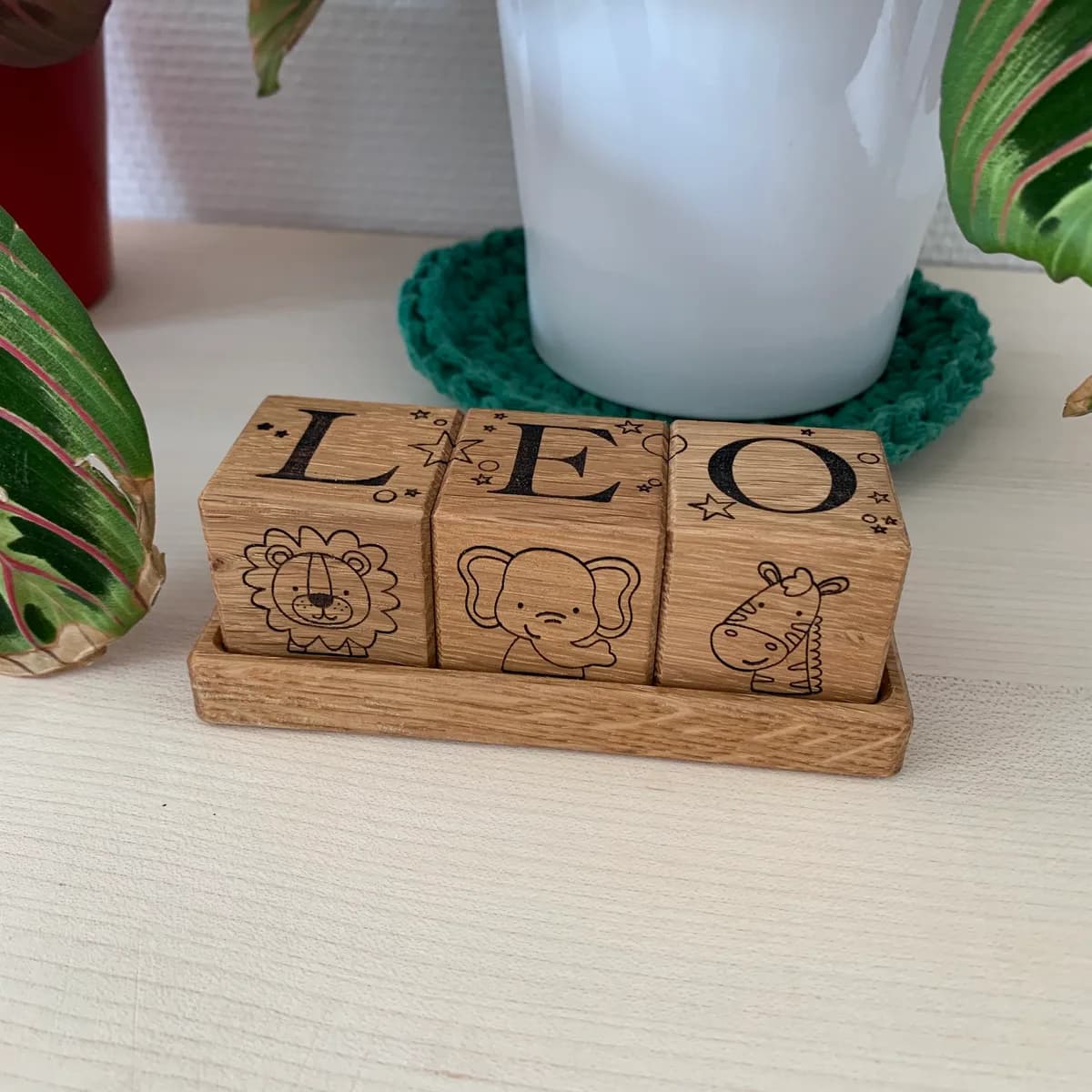 Cube photo en bois gravé